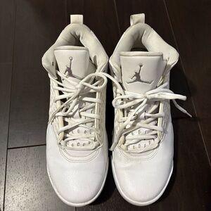 Jordan Sneakers in Classic White || Jordan White Sneakers – Excellent Condition